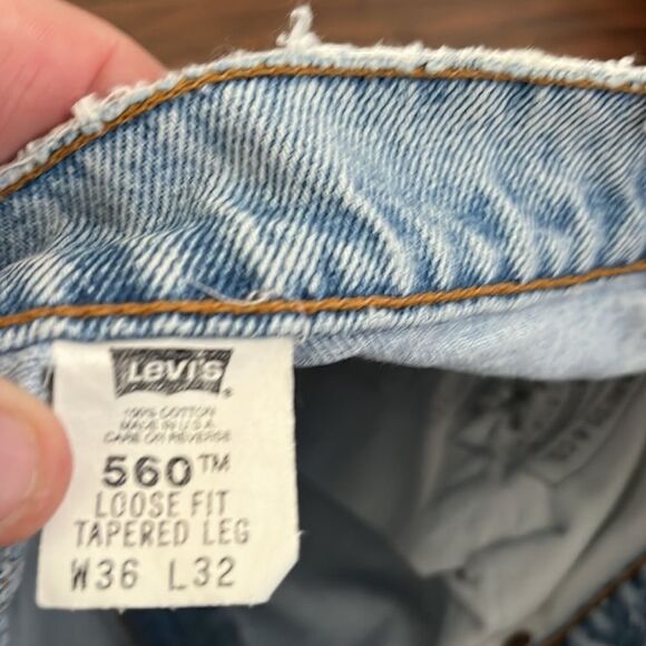 Vintage Levi’s 560 Distressed Blue Denim Jeans Loose Fit Taper Leg Style Casual - Picture 16 of 16